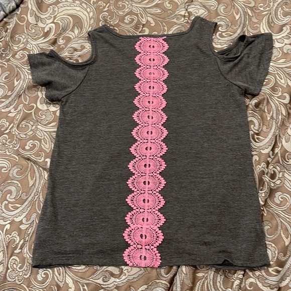 Girls xl cold shoulder top with lace accent on back. SELF ESTEEM - Picture 3 of 4
